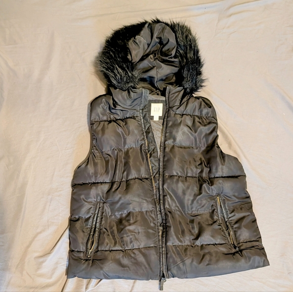 GAP Black Puffer Vest with Faux Fur Trim - Picture 1 of 6